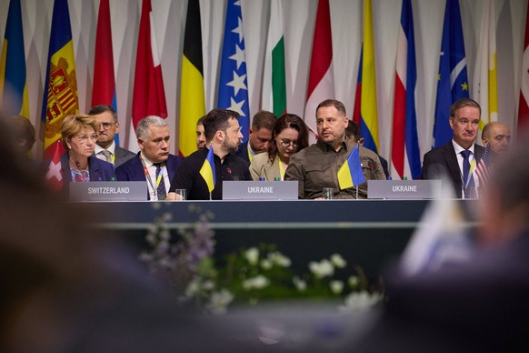 Andriï Iermak, ici aux côtés de Volodymyr Zelensky et de Viola Amherd, en Suisse en juin 2024.