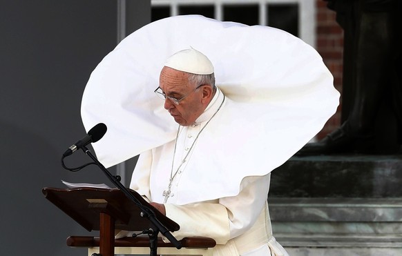 The wind lifts Pope Francis&#039; mantle as he delivers his speech in front of Independence Hall, Saturday, Sept. 26, 2015, in Philadelphia. (Tony Gentile/Pool Photo via AP)