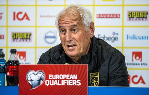 epa09513534 Bernard Challandes, head coach of Kosovo&#039;s national soccer team attends a press conference at Friends Arena in Stockholm, Sweden, 08 October 2021, on the eve of the 2022 FIFA World Cu ...