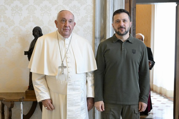 epa11654673 A handout picture provided by the Vatican Media shows Pope Francis (L) and Ukrainian President Volodymyr Zelensky posing for a picture during a private audience in the Vatican City, 11 Oct ...