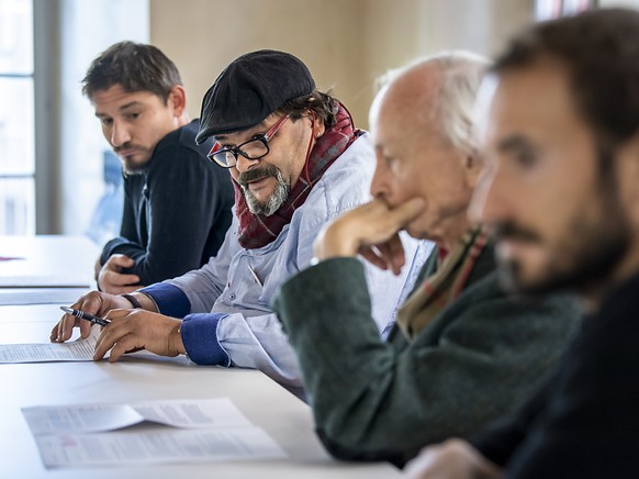 Le POP Valais-Wallis empoigne le sujet du salaire minimum &quot;sous l&#039;impulsion de notre base&quot;, a fait savoir mercredi en conf�rence de presse Fr�d�ric Nouchy pr�sident du parti (au centre) ...