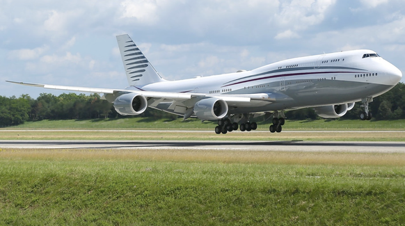 La famille royale du Qatar a offert un jumbo jet Boeing 747-8 de luxe au président Donald Trump pour qu'il le rénove.