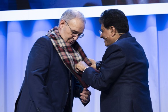 India?s Minister of Commerce and Industry, Piyush Goyal, right, hands over a cashmere scarf as a present to Swiss Federal Councillor and head of Federal Department of Economic Affairs, Education and R ...