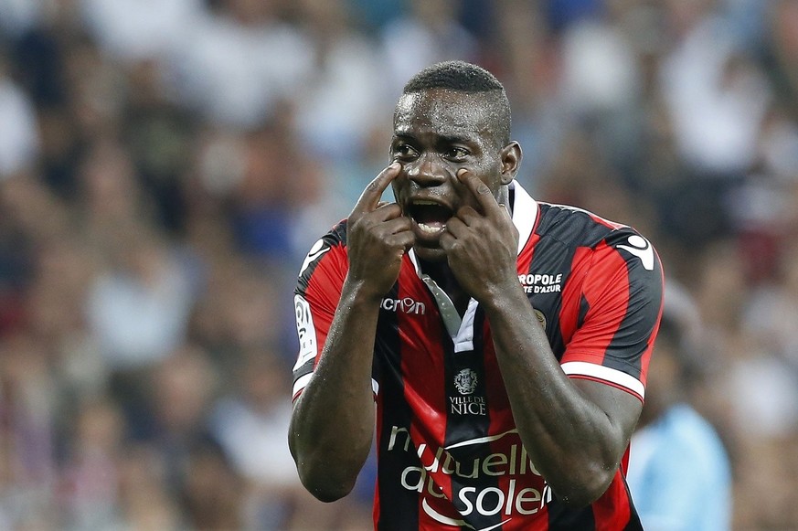 epa05535473 Mario Balotelli of OGC Nice reacts during the French Ligue 1 soccer match between OGC Nice and Olympique Marseille in Nice, France, 11 September 2016. EPA/SEBASTIEN NOGIER