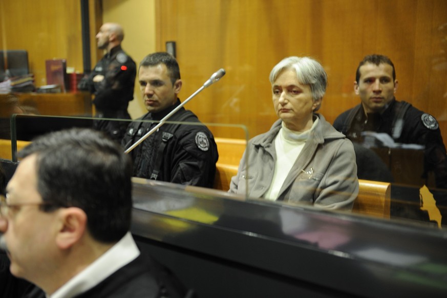 La compagne du tueur en série dans le boxe des accusés au tribunal de Charleville-Mézières le 28 mars 2008, France. (Photo by Jean-Pierre REY/Gamma-Rapho via Getty Images)