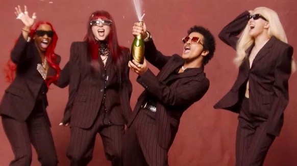 Bruno a sorti le champagne.
