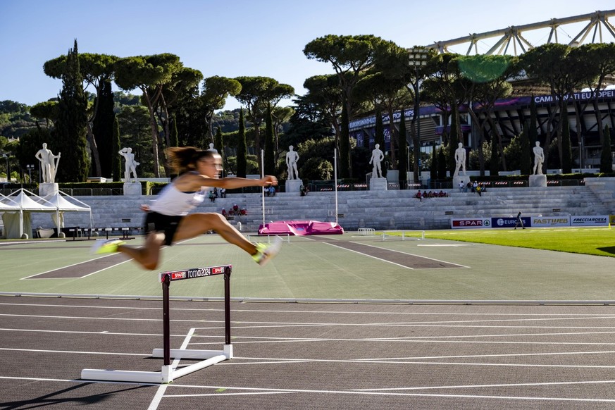 An athlete trains at the Stadio dei Marmi front of the Olympic stadium, for the upcoming European Athletics Championships, in Rome, Italy, Wednesday, June 5, 2024. (KEYSTONE/Jean-Christophe Bott)