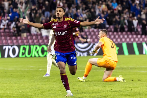 Servette&#039;s defender Lilian Njoh celebrates his goal after scoring the 1:0, during the UEFA Conference League play-offs 2nd leg soccer match between Servette FC and FC Shakhtar Donetsk, at the Sta ...