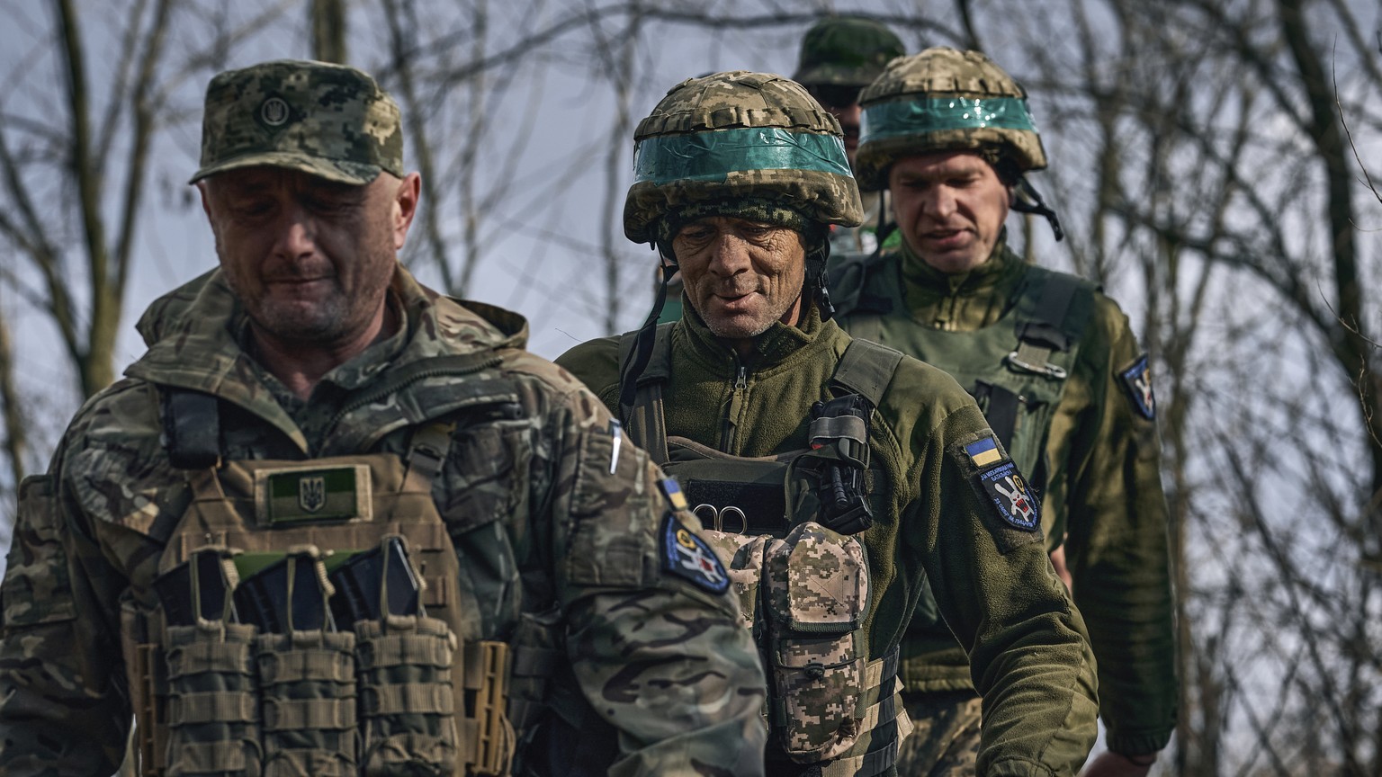 Des soldats ukrainiens près de Bakhmout.