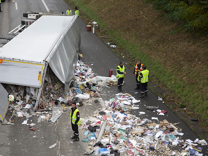 Mardi matin, un camion s'est renversé et a bloqué l'autoroute à hauteur de Duillier.
