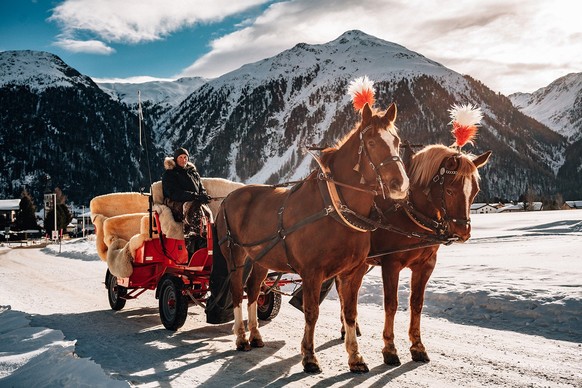 Rauszeit Romantische Erlebnisse Schweiz Valentinstag Val Roseg Pferdeschlitten