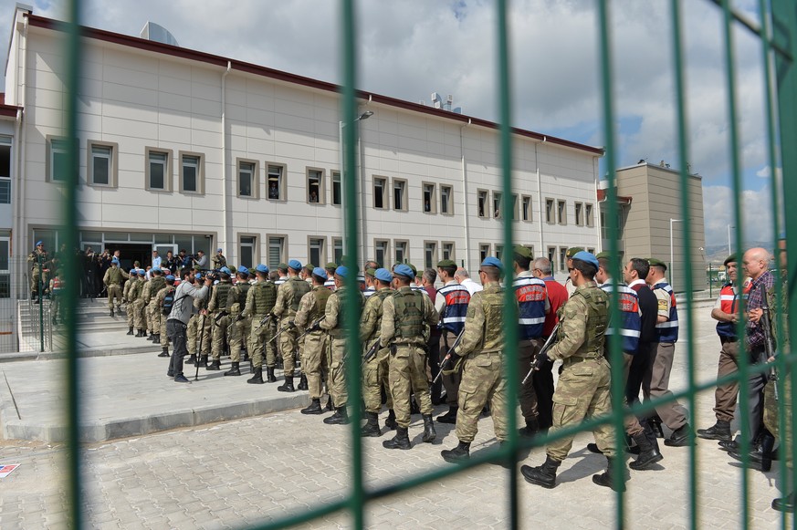 epa09120027 (FILE) - Arrested soldiers who paticipated in an attempted coup d&#039;etat on 15 July 2016 in Turkey, are accompanied by Turkish soldiers as they arrive at the court inside of the Sincan  ...