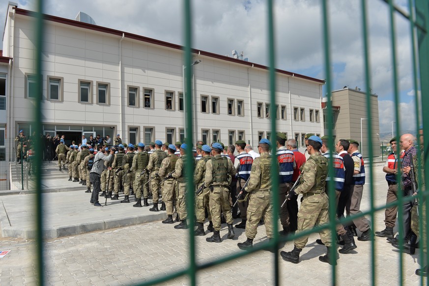 epa09120027 (FILE) - Arrested soldiers who paticipated in an attempted coup d'etat on 15 July 2016 in Turkey, are accompanied by Turkish soldiers as they arrive at the court inside of the Sincan ...