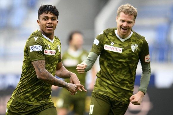 Le milieu valaisan Baltazar Costa, gauche, celebre son but du 1 a 0 avec l&#039;attaquant valaisan Gaetan Karlen, droite, lors de la rencontre de football a huis clos de Super League entre FC Lausanne ...