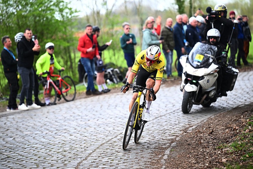 WAREGEM, BELGIUM - APRIL 01: Wout van Aert of Belgium and Team Visma | Lease a Bike attacks during the 80th Dwars Door Vlaanderen 2026 - Men's Elite a 184.6km one day race from Roeselare to Wareg ...