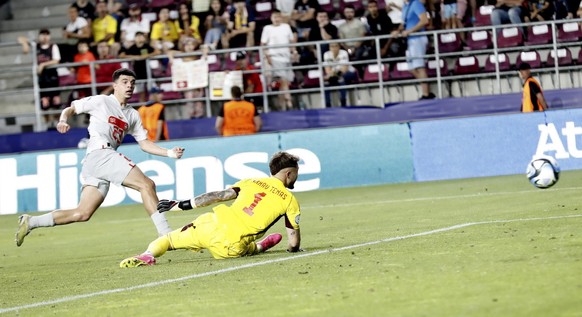 epa10721586 Switzerland&#039;s Zeki Amdouni (L) scores the equalizer during the UEFA Under-21 Championship quarter final match between Spain and Switzerland in Bucharest, Romania, 01 July 2023. EPA/RO ...