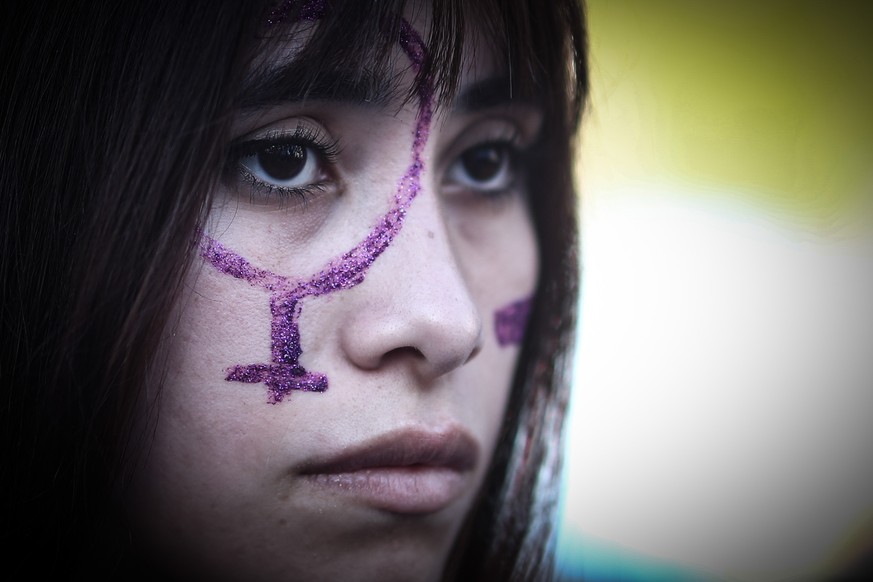 epaselect epa09811413 Social and feminist groups take to the streets to commemorate International Women&#039;s Day in Buenos Aires, Argentina, 08 March 2022. Thousands of Argentine women marched throu ...