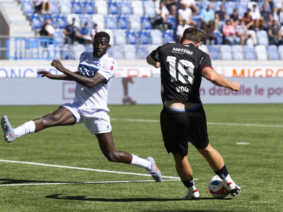 Alessandro Vogt (de dos) a renversé presque à lui seul le Lausanne-Sport de Kevin Mouanga dimanche à la Tuilière.