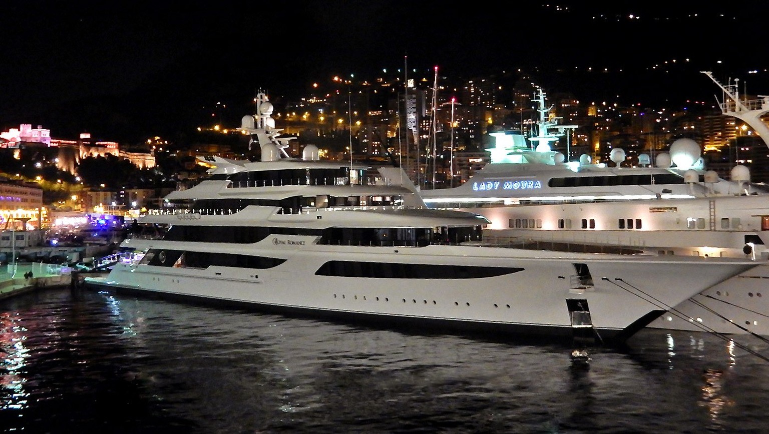 Achevé en 2014, le Royal Romance était considéré comme le «yacht le plus moderne du monde». Son prix d'achat est de 214 millions d'euros.