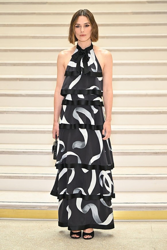 PARIS, FRANCE - JULY 08: (EDITORIAL USE ONLY - For Non-Editorial use please seek approval from Fashion House) Keira Knightley attends the Chanel Haute Couture Fall/Winter 2025/2026 show as part of Par ...