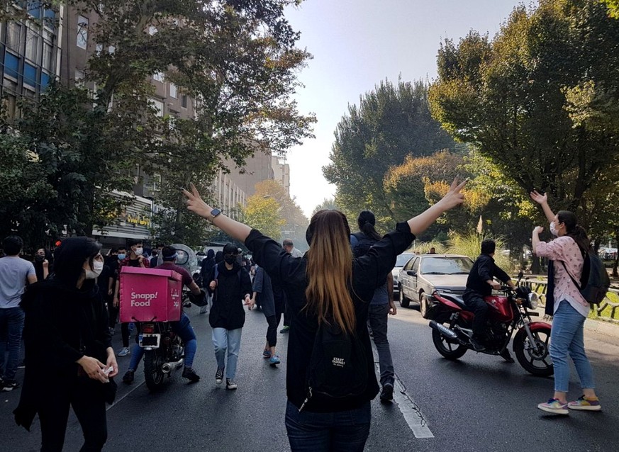 epaselect epa10218755 Protesters block a road during a protest over the death of young Iranian woman Mahsa Amini, who died last week after being arrested in Tehran for not wearing her hijab appropriat ...