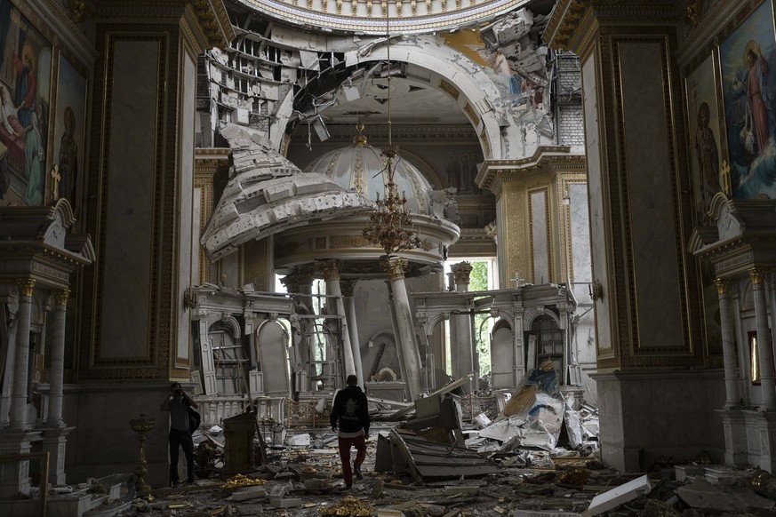 La cathédrale orthodoxe d’Odessa frappée par un missile russe.