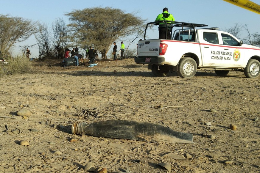 epa13146563 Members of the Peruvian National Police are on the scene where a small plane flying over the Nazca Lines crashed, killing at least 13 people, including 11 tourists, in the provincial munic ...