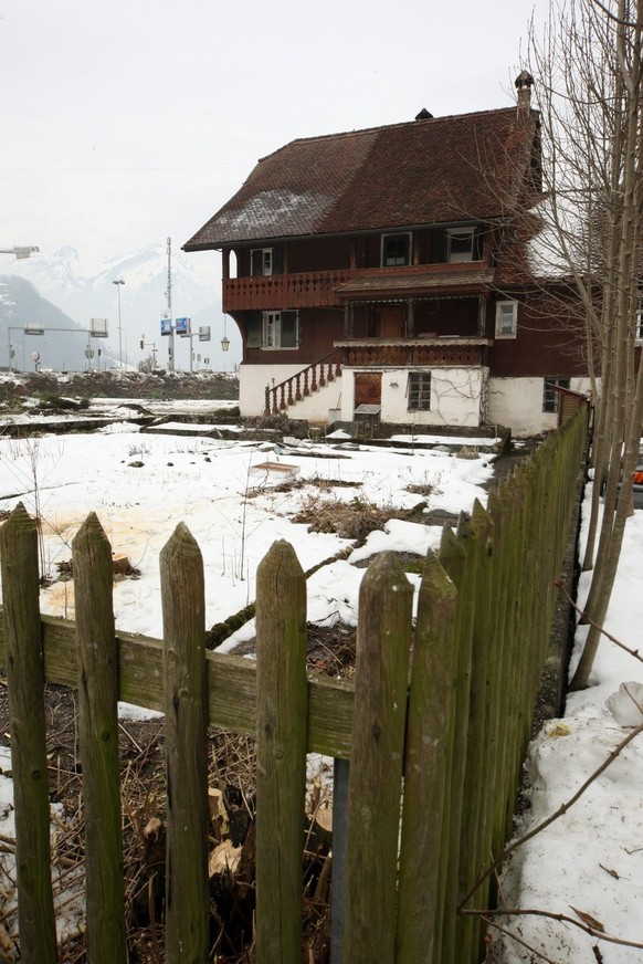 Das Jollerhaus in Stans, aufgenommen am Freitag 19. Februar 2010. Das 200-jaehrige Haus - auch als &quot;Spukhaus&quot; bekannt - wird voraussichtlich am naechsten Dienstag abgerissen. Berichte ueber  ...