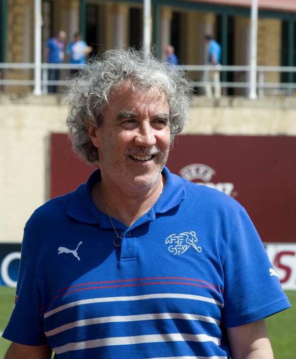 epa04202567 Swiss coach Yves Debonnaire before the UEFA EURO Under 17 soccer match between Switzerland and Portugal at the Hibernians stadium in Fgura, Malta, 12 May 2014. EPA/LINO ARRIGO AZZOPARDI