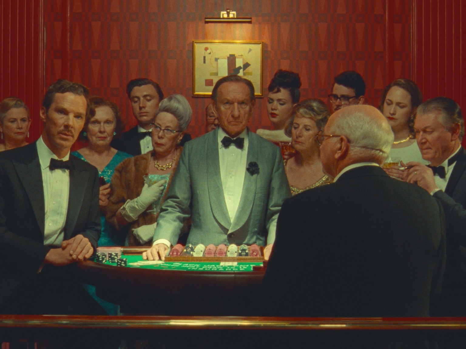 The Wonderful Story of Henry Sugar. (Featured L-R) Benedict Cumberbatch as Henry Sugar and Sir Ben Kingsley as the croupier in The Wonderful Story of Henry Sugar. Cr. Netflix ©2023 


La Merveilleuse  ...