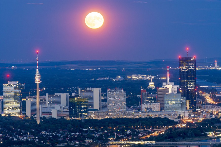 Wien Vienna Supermoon Supermond Moon Mond