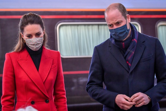 En 2020, le prince William et son épouse Kate ont emprunté le train royal pour effectuer un voyage d&#039;environ 2000 km au Royaume-Uni pour remercier les travailleurs jugés essentiels durant la pand ...