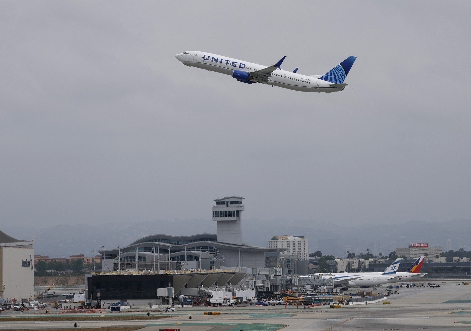 LOS ANGELES, CALIFORNIA - MAY 29: A United Airlines plane takes off from Los Angeles International Airport on May 29, 2025 in Los Angeles, California. United Airlines announced plans to return service ...
