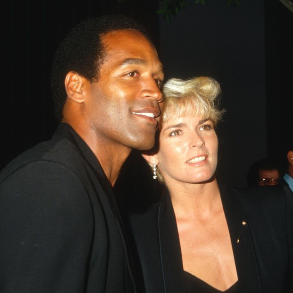 Married American couple OJ Simpson and Nicole Brown Simpson (1959 - 1994) attend the &#039;Ishtar&#039; premiere at the Plitt Theater, Century City, California, May 13, 1987. (Photo by Ron Galella/Ron ...