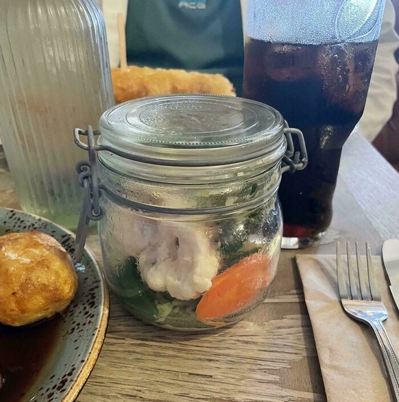 WE WANT PLATES
https://www.reddit.com/r/WeWantPlates/comments/1ckrooc/when_the_waiter_said_ill_just_go_and_get_your/