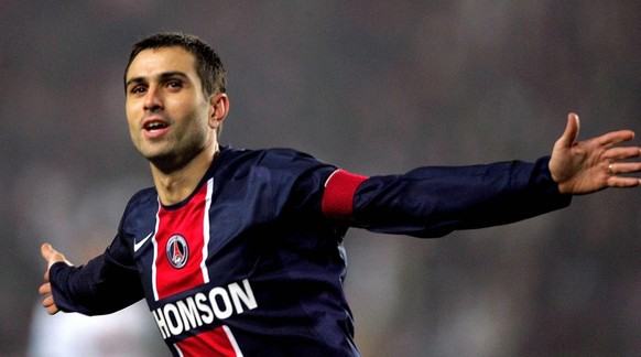 Pauleta of Paris Saint Germain celebrates after scoring the first goal against RC Lens during their French soccer league match at Parc des Princes stadium in Paris Sunday 27 November 2005. EPA/SRDJAN  ...