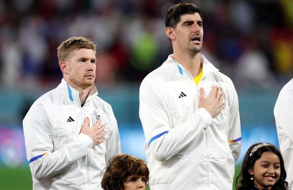 epa10341518 Goalkeeper Thibaut Courtois (R) and Kevin De Bruyne of Belgium during the national anthem prior the FIFA World Cup 2022 group F soccer match between Croatia and Belgium at Ahmad bin Ali St ...