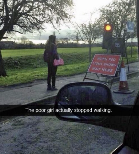 Die lustigsten Fails der Woche: Mädchen bleibt stehen bei Ampel