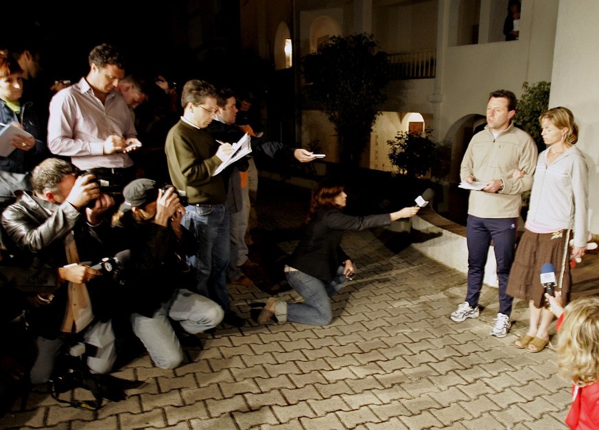 Gerry and Katie McCann, right, the parents of a 3-year-old British girl who went missing at a resort in Praia da Luz, southern Portugal, read a statement to the press Saturday, May 5 2007, outside the ...