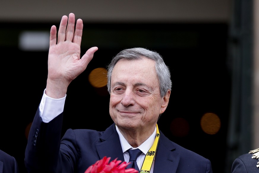 epa12956738 Former President of the European Central Bank Mario Draghi poses on balcony after receiving the Charlemagne Prize (Karlspreis) during the award ceremony in the town hall of Aachen, Germany ...