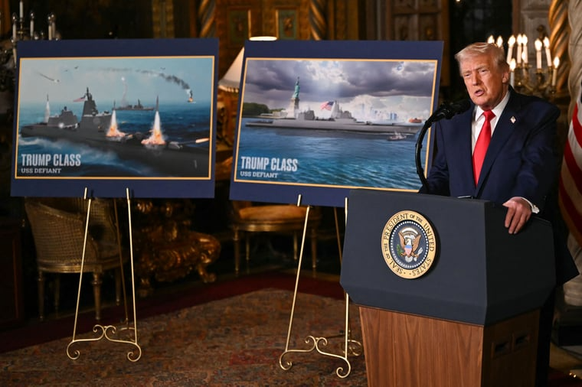 Le président américain lors du lancement de la classe cuirassée Trump en décembre dernier.