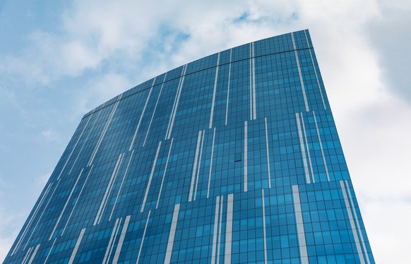 La tour de 27 étages est considérée comme un centre financier important à Kiev.