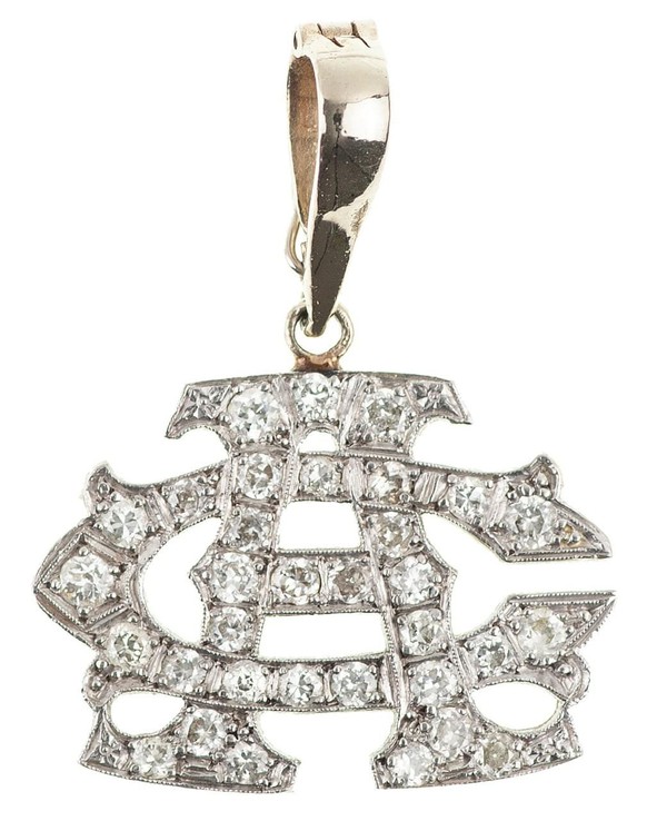Pendentif monogramme en diamants 14k.