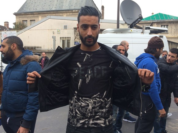 A côté du canal Saint-Martin, le quartier est multiculturel, m'explique ce jeune homme.