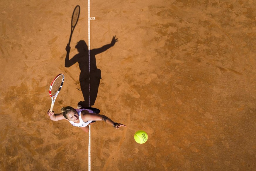 La joueuse de tennis suisse Timea Bacsinszky en action lors d&#039;un entrainement sur un terrain de Swiss Tennis le mardi 26 mai 2020 a Bienne. (KEYSTONE/Jean-Christophe Bott)