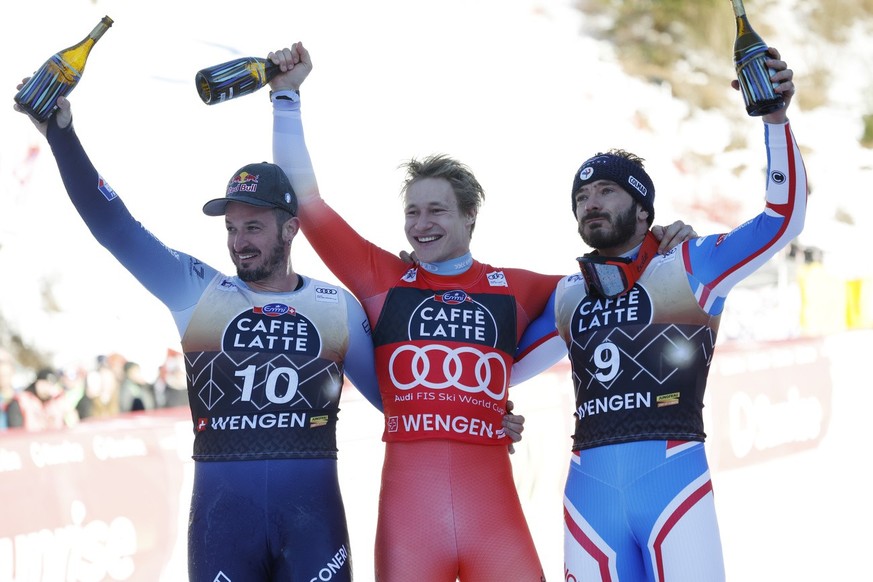 Les trois premiers de la descente 2024 de Wengen. De gauche à droite: Paris, Odermatt et Sarrazin.