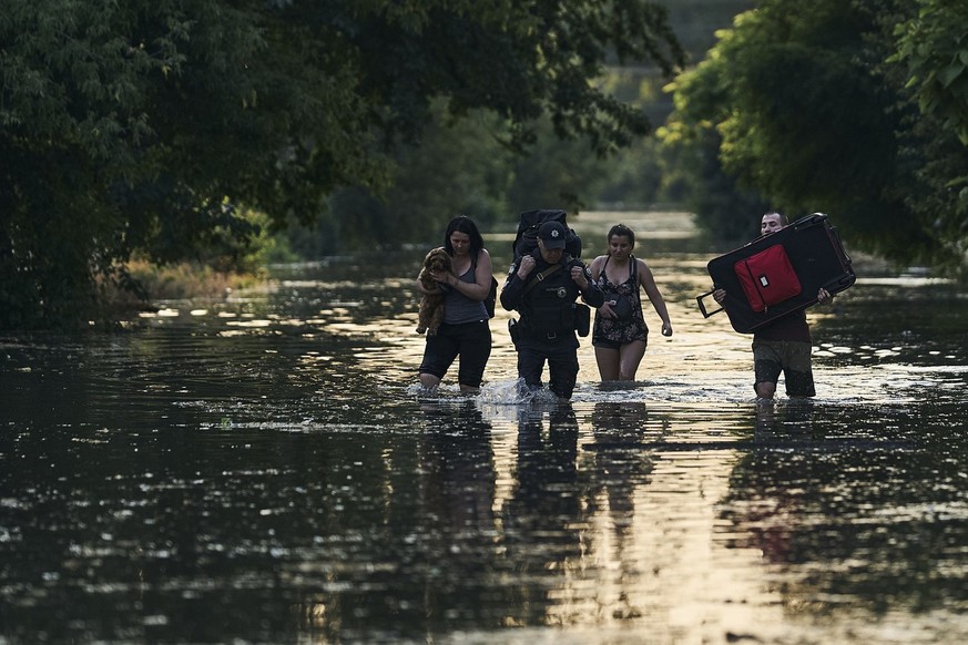 epa10677354 A flooded area of Kherson, Ukraine, 07 June 2023. Ukraine has accused Russian forces of destroying a critical dam and hydroelectric power plant on the Dnipro River in the Kherson region al ...