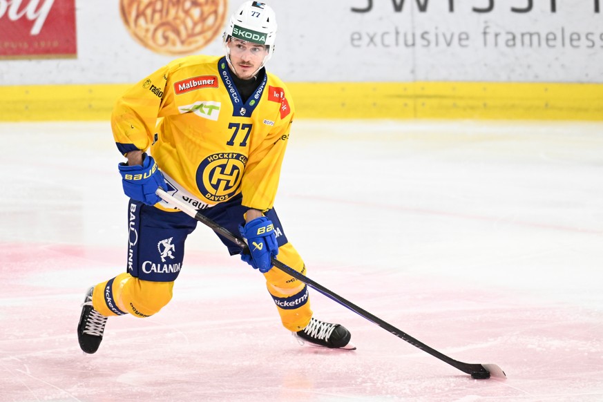 Davos Nico Gross,beim Eishockey-Qualifikationsspiel der National League, zwischen den SCL Tigers und dem HC Davos, am Samstag, 10. Januar 2026, in der Emmental Versicherung Arena in Langnau.(KEYSTONE/ ...
