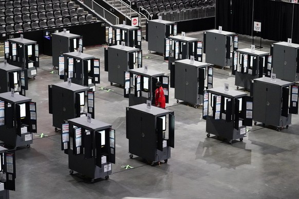 A man tries to vote early but can&#039;t because the machines stopped working during early voting at the State Farm Arena on Monday, Oct. 12, 2020, in Atlanta. (AP Photo/Brynn Anderson)