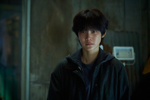 Shin Hyun-been est la détective Lee Yeon-hui dans Révélations.
